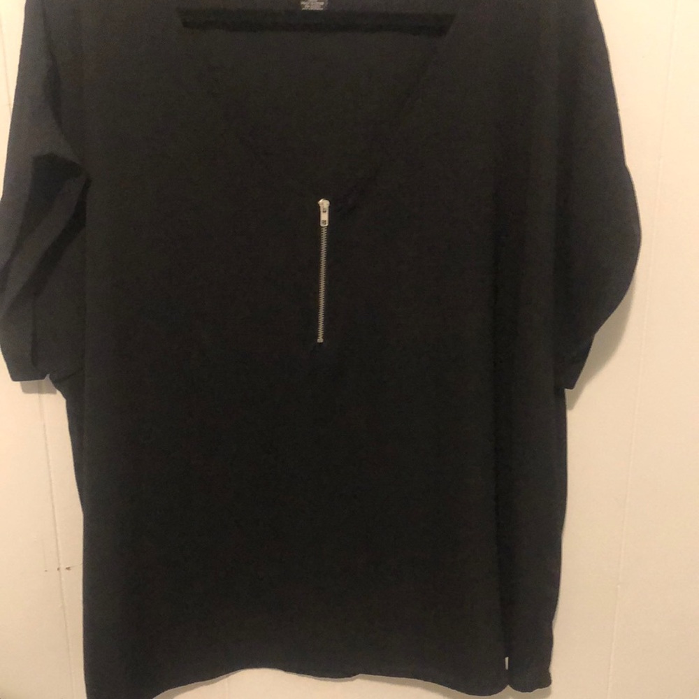 3x black shirt